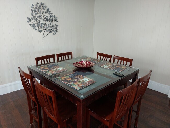 Building Photo - 513 Benson St