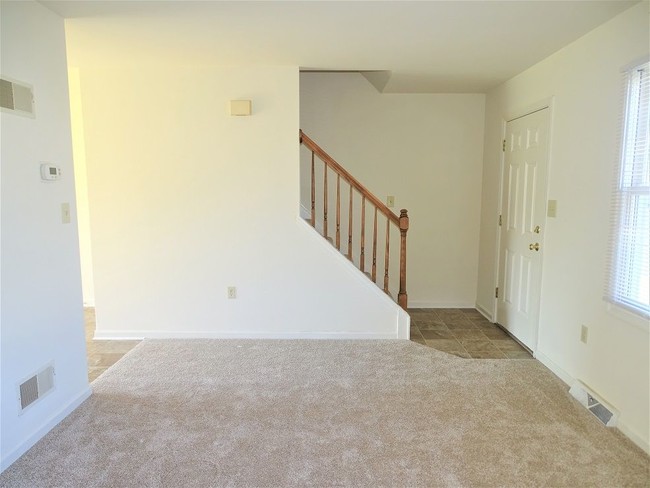Building Photo - 128 Village Ct