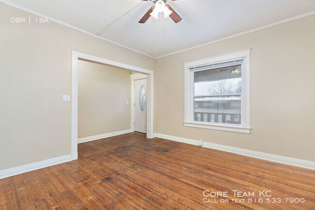 Building Photo - Studio off 39th Street!