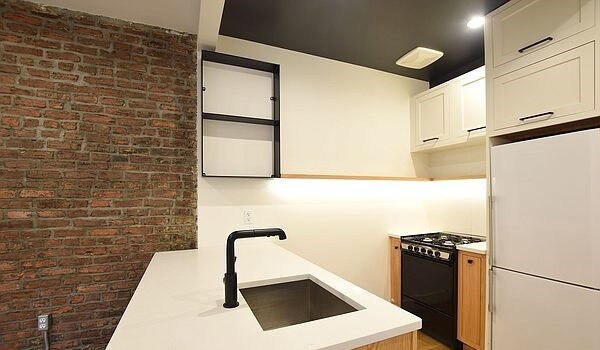 Primary Photo - 435 Throop Ave
