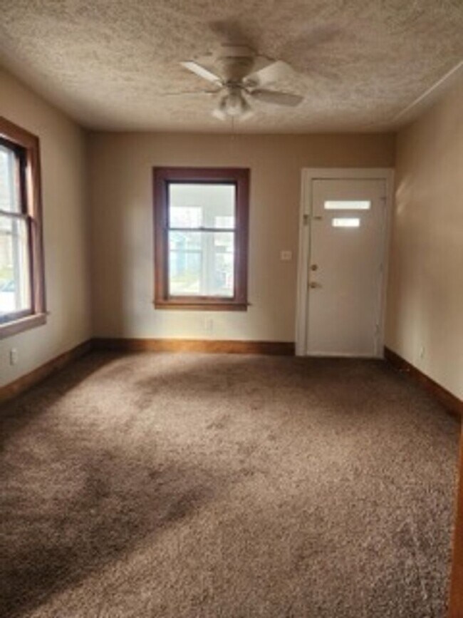 Building Photo - BELOW MARKET RENT!