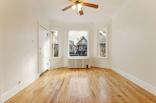 Building Photo - 2832 N Harding Ave