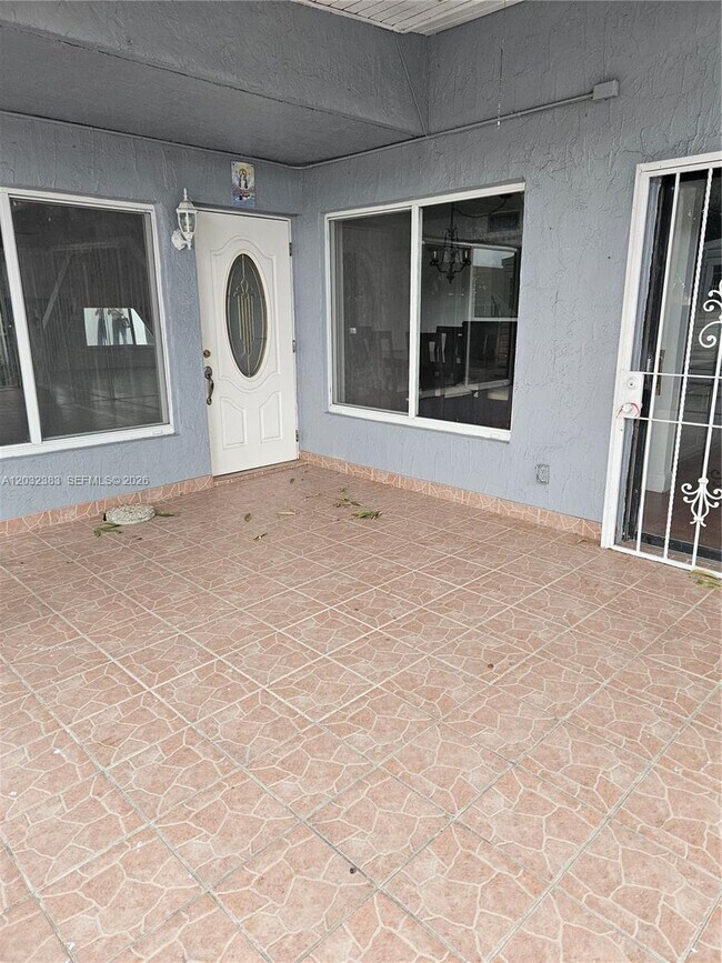 Foto del edificio - 9890 NW 80th Pl
