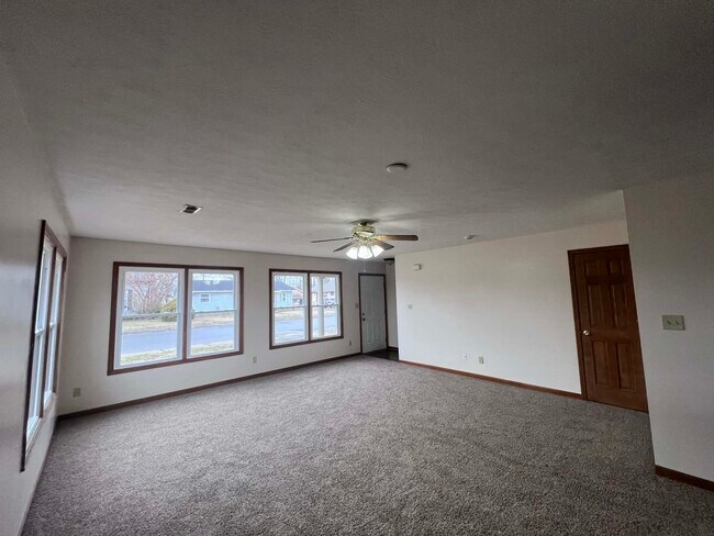 Building Photo - 10 E Poston Rd