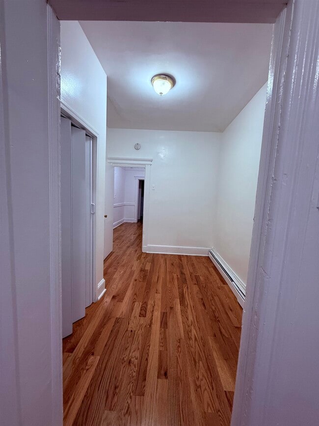 Foto del edificio - 110 Duncan Ave