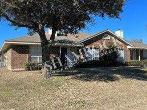 Building Photo - 903 Vanessa Dr