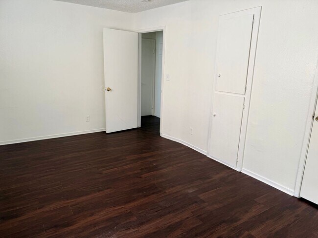 Foto del edificio - 489 S Backer Ave