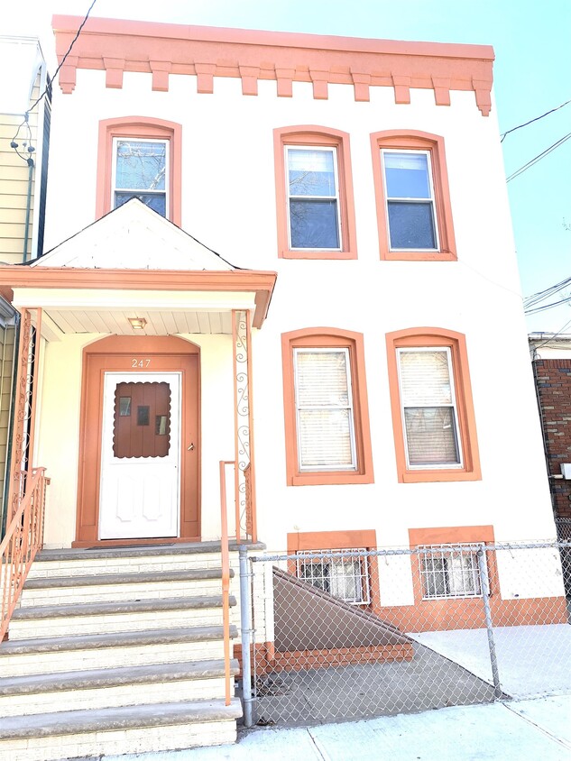 Primary Photo - 247 Clendenny Ave