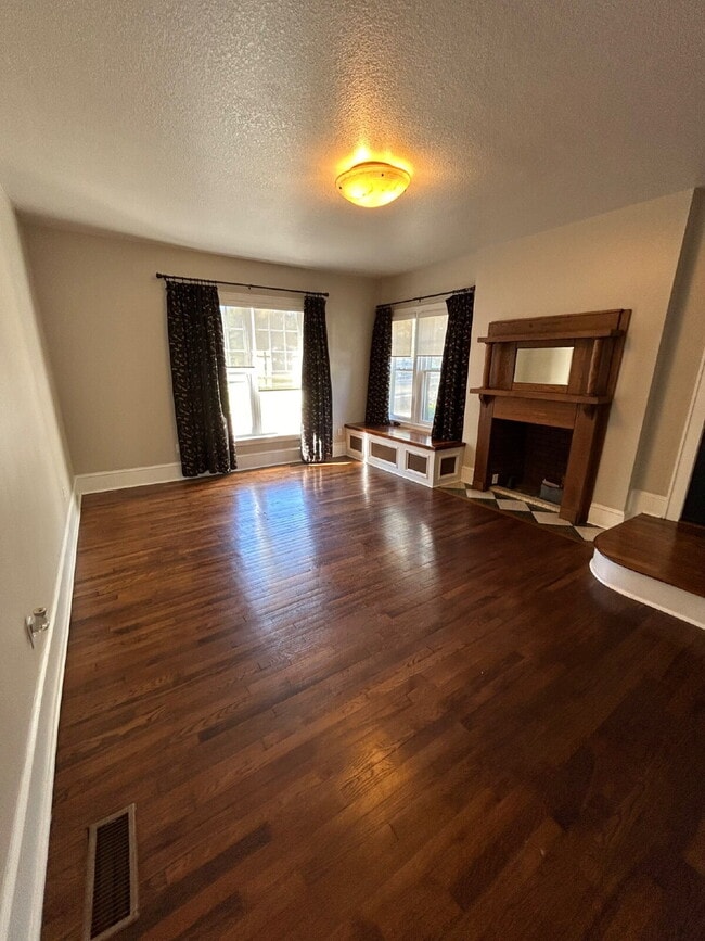 Building Photo - "Charming 4-Bedroom Retreat with Granite F...