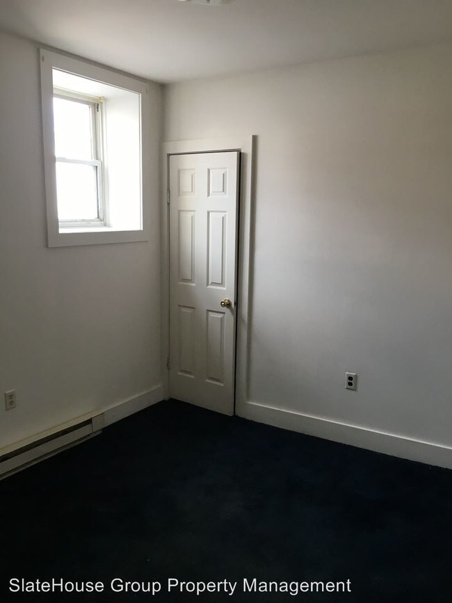 Building Photo - 207 W Market St