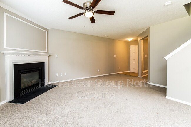 Building Photo - 6216 Crayford Dr