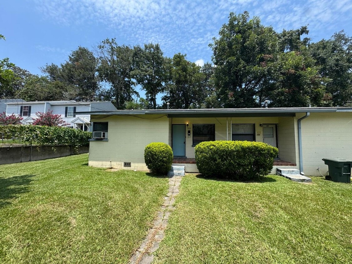 2 Bedroom Duplex on Hancock Street - Available now! - 2 Bedroom Duplex on Hancock Street - Available now!