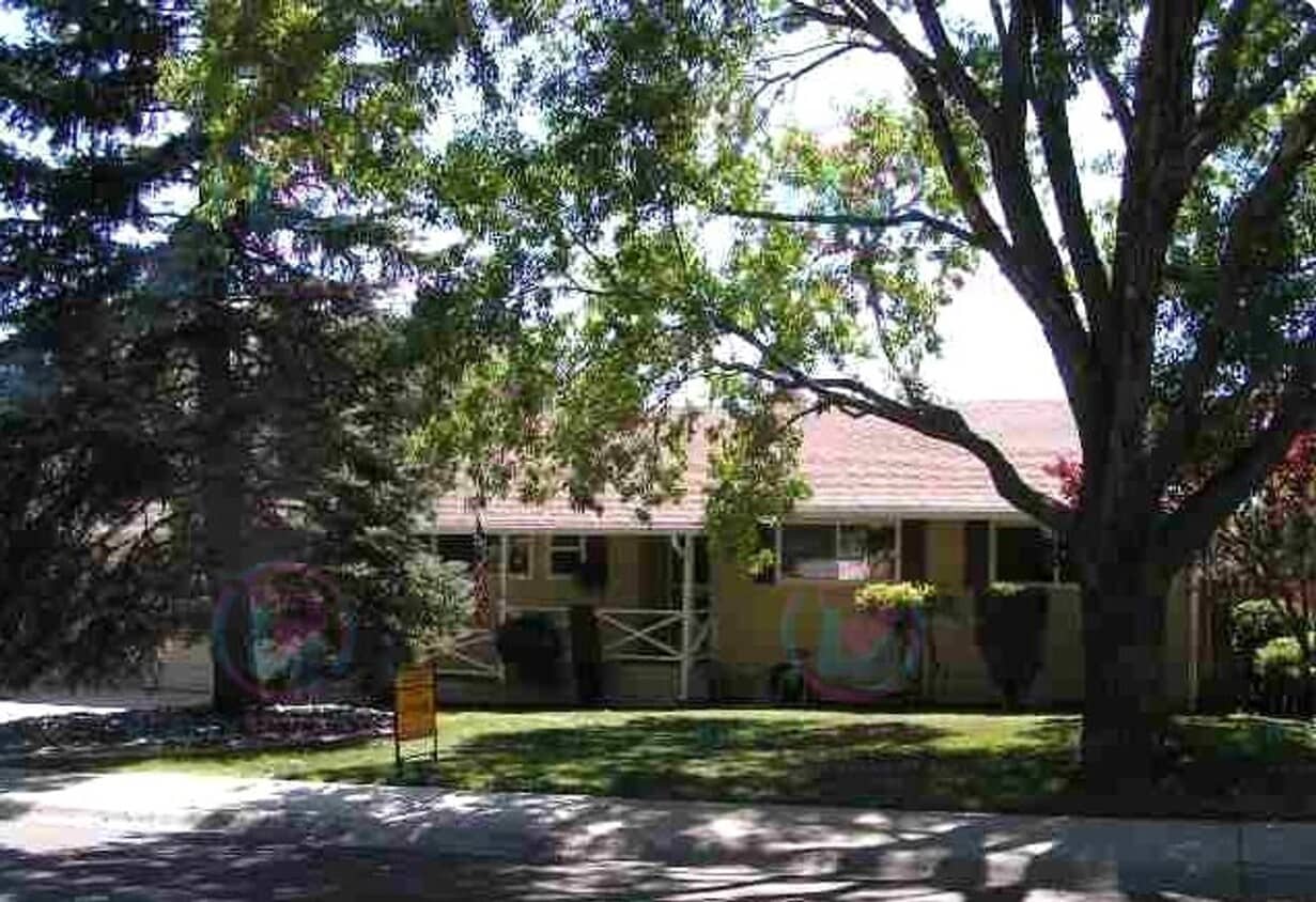 Building Photo - 1360 W 12th St