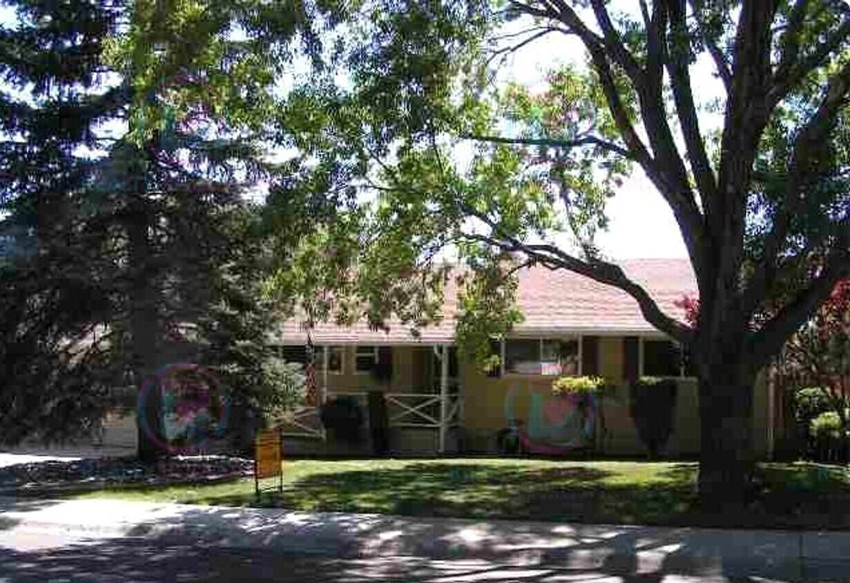 Foto del edificio - 1360 W 12th St