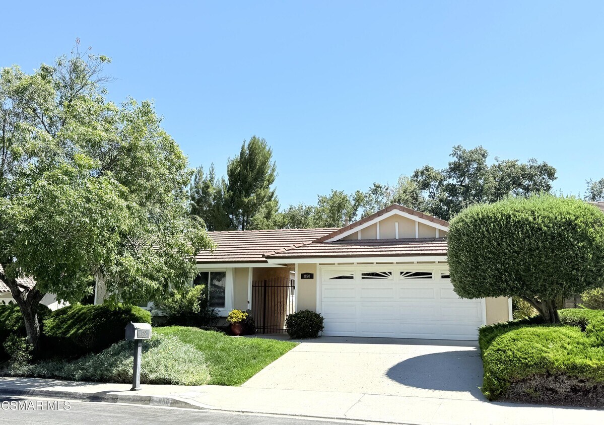 Primary Photo - 850 Rim Crest Dr