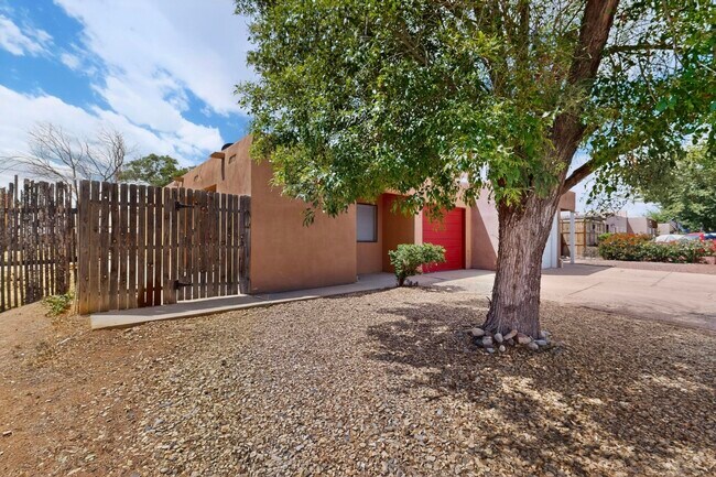 Foto del edificio - 222 Shannon Pl NW