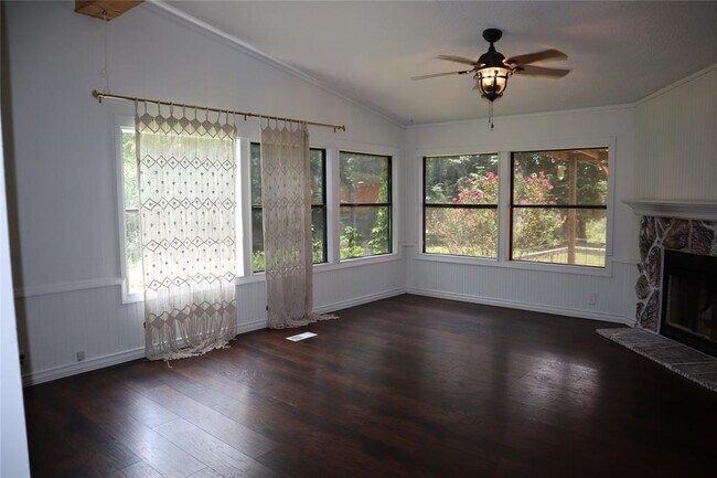 Building Photo - 153 Woodway Dr