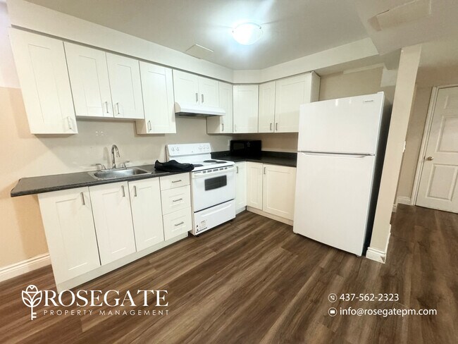 Photo du bâtiment - 2-Bedroom Basement Apartment with Internet & Parking in Mississauga