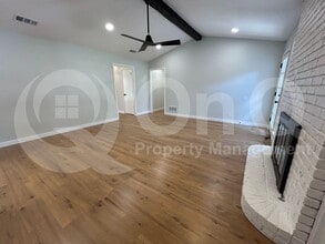 Building Photo - 608 High Meadow Dr
