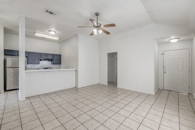 Foto del edificio - 1714 Tina Marie Rd