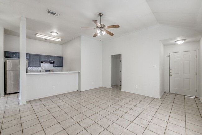 Building Photo - 1714 Tina Marie Rd