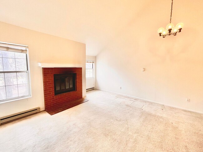 Foto del edificio - Spacious & Beautiful 1 Bedroom- 1.5 Bath with a Loft in Fort Collins, CO