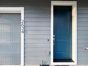 Building Photo - 2634 Waterlily Dr