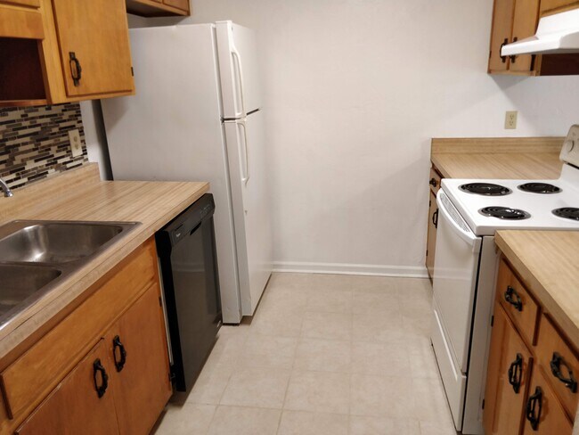 Kitchen - 2109 Sandcastle Dr