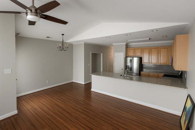 Building Photo - 3 Bed 2.5 Bath Townhome In Governors' Village