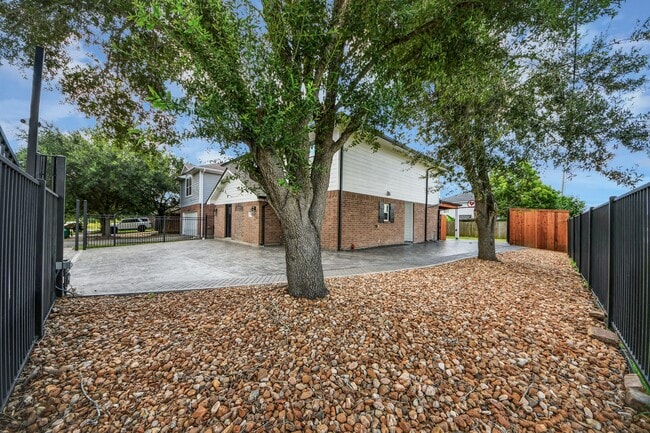 Building Photo - 4631 Mi Castillo Ct