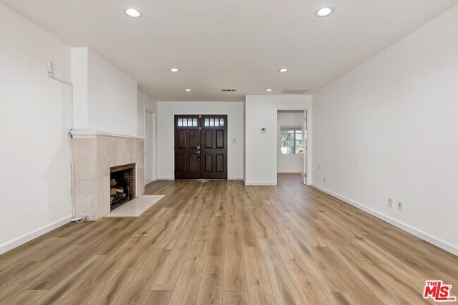 Foto del edificio - 12120 Aneta St