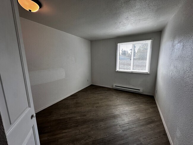 Building Photo - 1819 S 93rd St