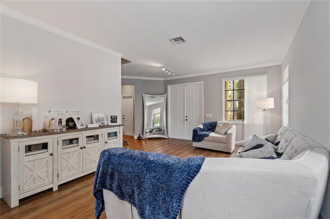 Building Photo - 1095 Chenille Cir