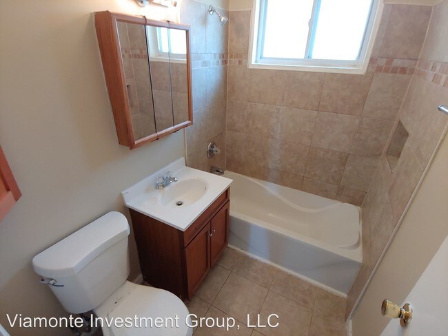 Building Photo - 2 br, 1 bath House - 211 Sauk Trl.