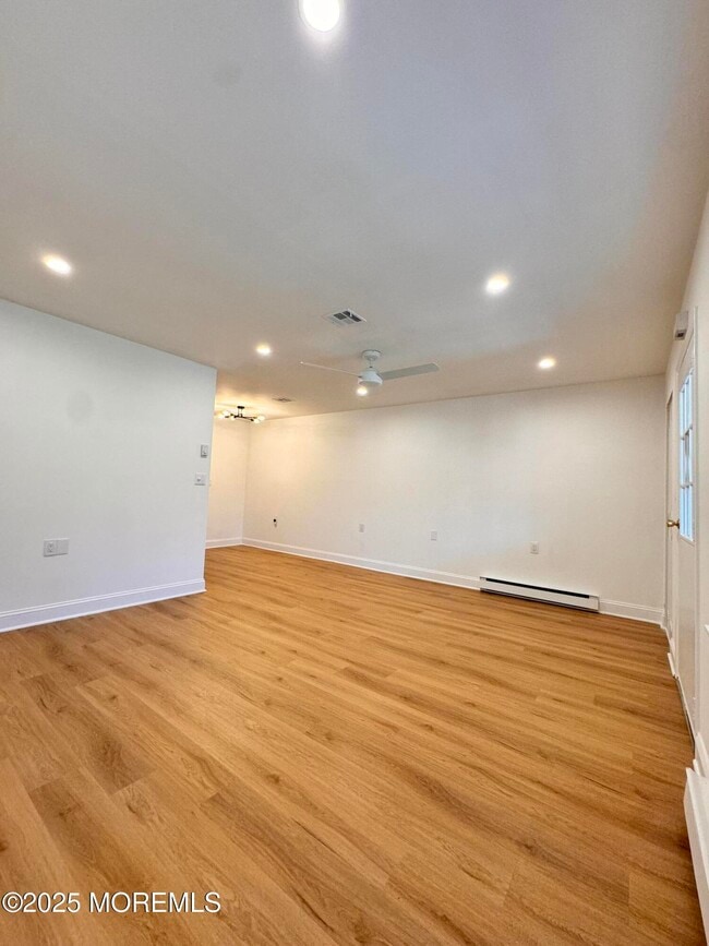 Building Photo - 878 Balmoral Ct