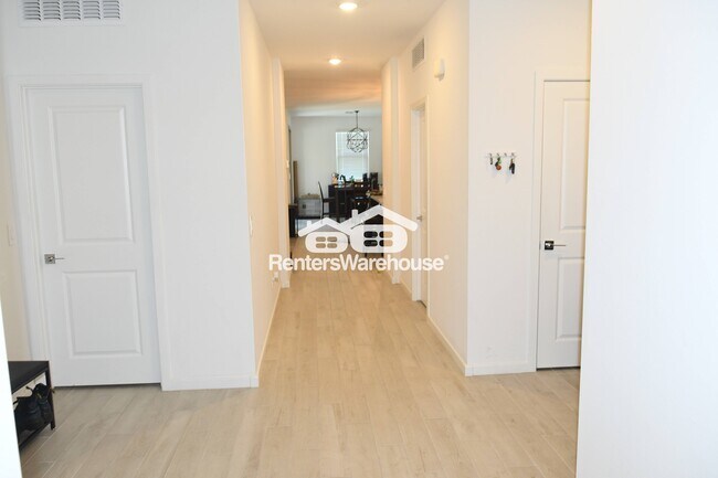 Building Photo - 16009 W Cottontail Ln