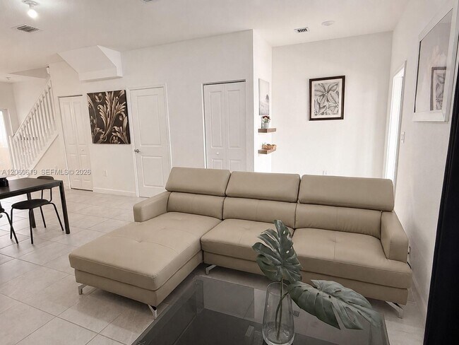 Foto del edificio - 126 NW 11th Ct