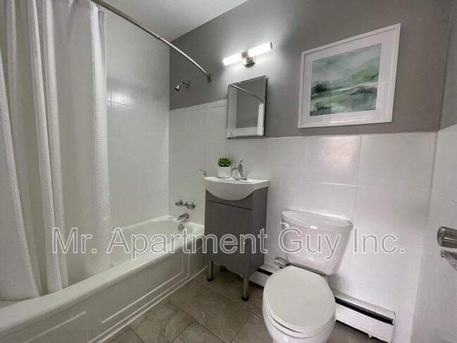 Building Photo - 50 Mohawk Rd W