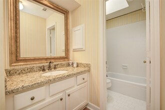 Building Photo - 3902 Lyndhurst Pl