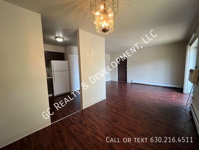 Building Photo - ***ADDISON LOCATION / 2 BDRM / HEAT INCLUD...