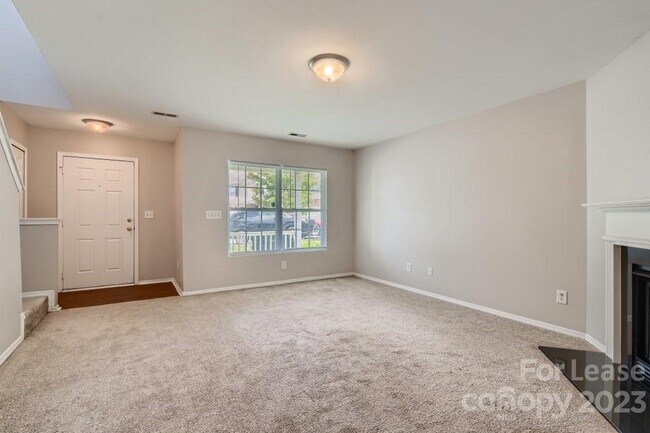 Foto del edificio - 8213 Ainsworth St