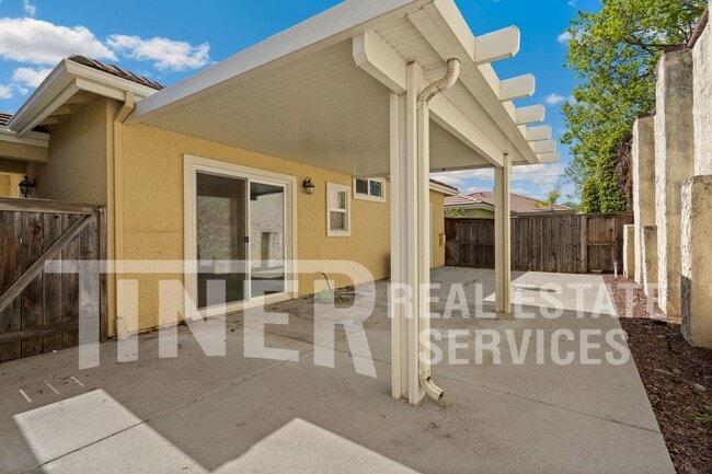 Building Photo - 420 Marsalla Dr
