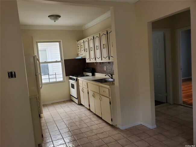 Foto del edificio - 189-29 43rd Rd