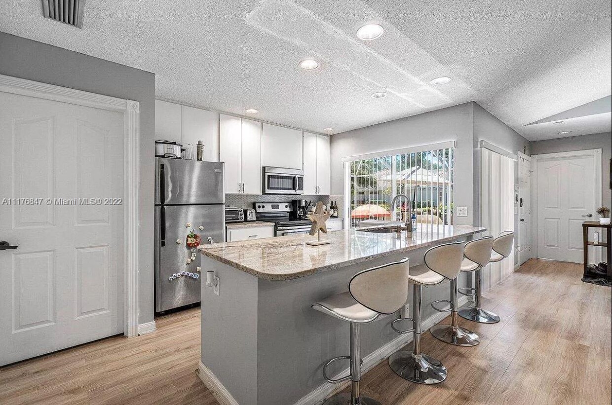 Foto principal - 9041 Sun Terrace Cir