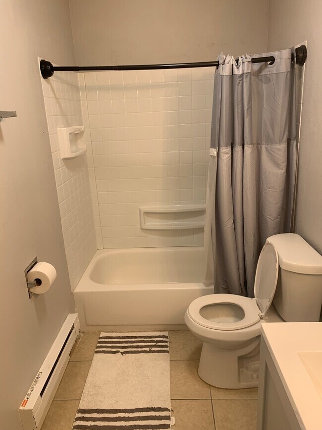 Building Photo - 1100 E Cedar St