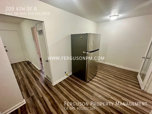 Building Photo - 209 4th St