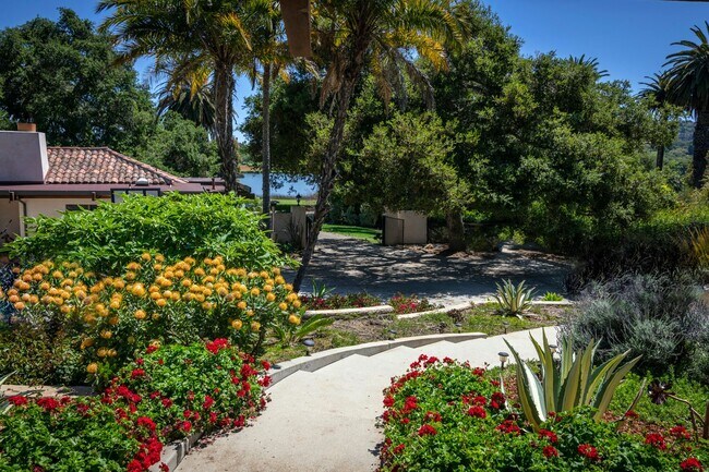 Foto del edificio - Dream Casita in Hope Ranch!