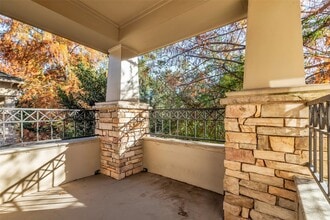 Building Photo - 15 Scarlet Woods Ct