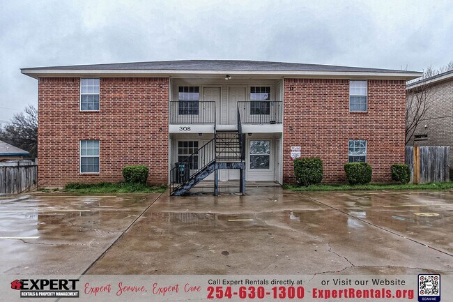 Foto del edificio - Spacious 3BR/2BA Fourplex with Private Backyard