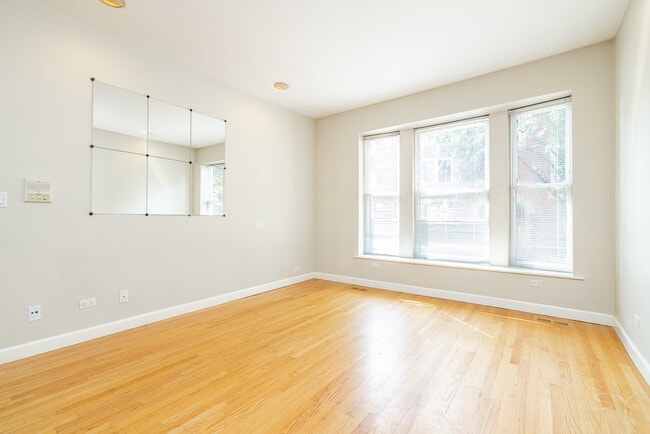 Building Photo - 804 W Buckingham Pl